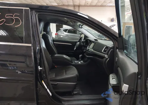 2017 Toyota Highlander Le Plus z USA, uszkodzony, nr VIN 5TDBZRFH2HS386610